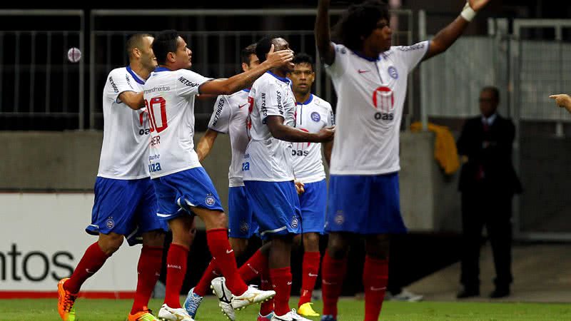 Imagem Bahia e Corinthians fazem jogo de 6 pontos em São Paulo