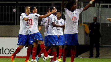 Imagem Bahia e Corinthians fazem jogo de 6 pontos em São Paulo