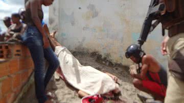 Imagem Feira: jovem é executado enquanto escutava música