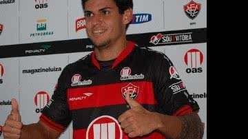 Imagem Zagueiro do Vitória vai ter que fazer cirurgia no joelho