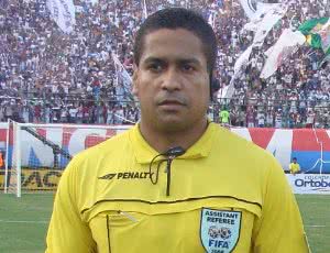 Imagem Assistente baiano embarca para compromisso Fifa