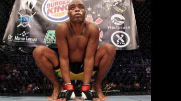 Imagem Anderson Silva volta ao Brasil e muda rotina de treinamentos