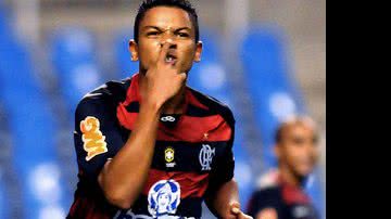 Imagem David Braz é reintegrado e voltará a defender o Vitória