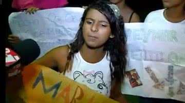 Imagem Surtou?! Fã rasga cartaz e se revolta contra Neymar em Salvador