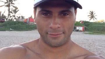 Imagem Em promoção do Bahia, Maxi provoca ex-clube com boné “Lepo Lepo” 