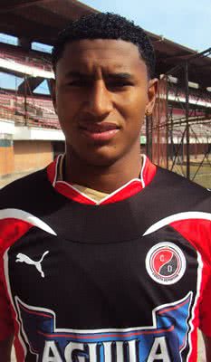 Imagem Bahia contrata lateral-direito colombiano Juan Villega