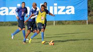 Imagem Com jovem lateral da base, Bahia treina de olho no Inter