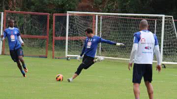 Imagem Com Barbio na lateral, Bahia encerra preparação para o Inter