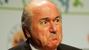 Imagem Presidente da Fifa deixa entrevista ao ser questionado sobre propina