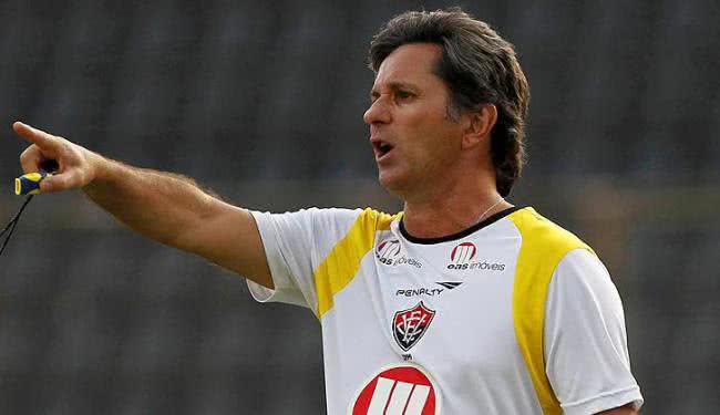 Imagem Caio Júnior é demitido do Vitória