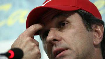 Imagem Caio Júnior acha resultado justo e lamenta saídas de Cajá e Nino