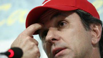 Imagem Caio Júnior pede a contratação de jogador para o meio-campo