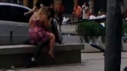Imagem Vídeo: casal é flagrado fazendo sexo durante manifestação