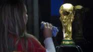 Imagem Exposição da taça da Copa é reaberta depois de suspensão por causa de protesto