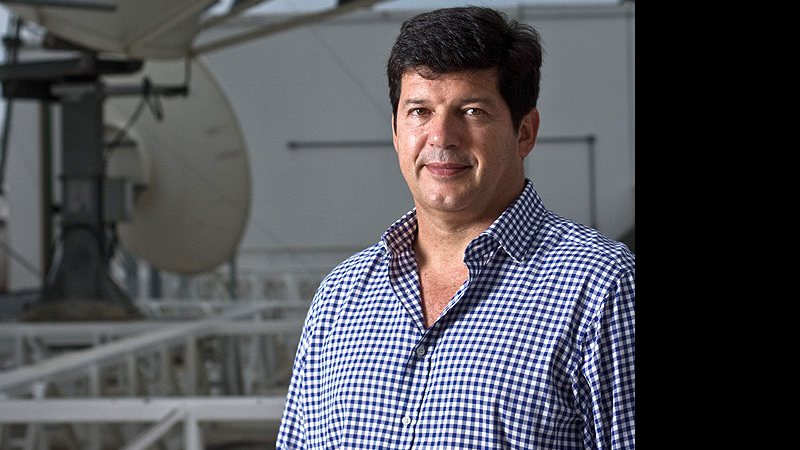 Imagem Repórter da FoxSports entrevista diretor da concorrente como torcedor comum