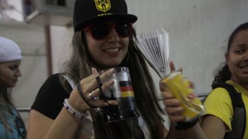 Imagem Em minoria, torcida alemã comemora vitória contra seleção brasileira na Fan Fest