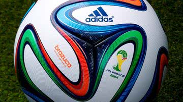 Imagem Trabalhadores que costuram bola da Copa têm salário de R$ 220 no Paquistão