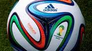 Imagem Trabalhadores que costuram bola da Copa têm salário de R$ 220 no Paquistão