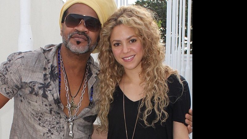 Imagem Empresário de Shakira não queria Carlinhos Brown em encerramento