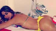Imagem Com bumbum em dia: Carol Narizinho posa em foto cuidando da beleza