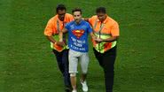 Imagem ‘Super-homem’ invade Fonte Nova durante jogo nesta terça-feira