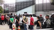 Imagem Manifestantes atiram pedras em policiais e 27 são presos em Fortaleza