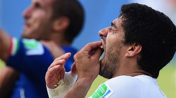 Imagem ‘Dentada’ rende 9 jogos de suspensão a Suárez, que está fora da Copa