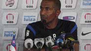 Imagem Com Mádson suspenso, Cristóvão tem dúvida na lateral-direita