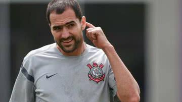 Imagem Após reunião com o Corinthians, Danilo fica longe do Vitória