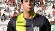 Imagem Juiz e modelo, Diego Pombo apita Bahia e Bahia de Feira