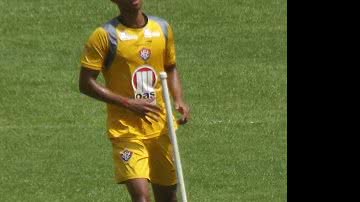 Imagem Dinei é vetado e Rômulo pode pintar como titular do Vitória