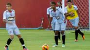 Imagem Com Cáceres em campo, Vitória treina e divulga relacionados