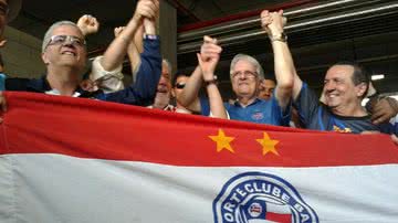 Imagem Com hino do Bahia ecoando na Arena, Wagner e candidatos comemoram dia histórico
