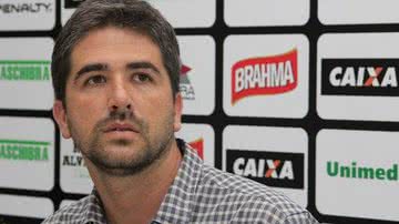 Imagem Em entrevista aos Galáticos, Pastana revela possível efetivação de Charles
