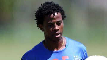 Imagem Desanimado, Adriano MJ promete recuperar astral