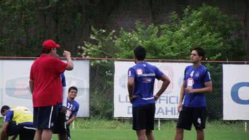 Imagem Joel faz três alterações em treinamento tático no Bahia
