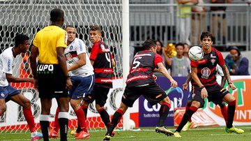 Imagem Humilhado: Bahia leva 7 e vê o Vitória abraçar o título