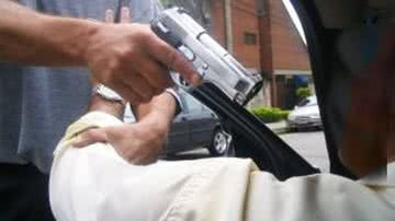Imagem Mulher de capitão da PM tem carro roubado em Jaguaquara