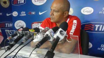 Imagem Charles se coloca à disposição para continuar no comando do Bahia 