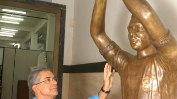 Imagem Restaurada, estátua de Pelé voltará à Fonte Nova