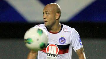 Imagem Além de ofender a torcida, atacante Souza pode ser punido pelo STJD