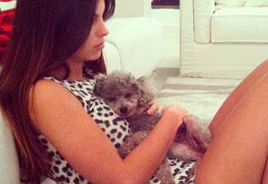 Imagem Sthefany Brito apresenta seu “filho” na rede social