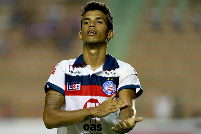Imagem Vander comemora acerto e chama o Vitória de "grande"