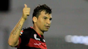 Imagem Neto Baiano provoca o Bahia: "o choro é livre"