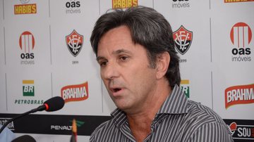 Imagem Caio Junior é apresentado no Barradão
