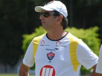Imagem Enquanto não joga, time treina