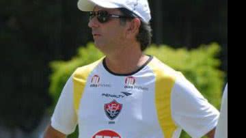 Imagem Enquanto não joga, time treina