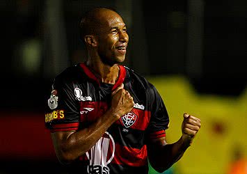 Imagem Vitória goleia o Mixto e avança na Copa do Brasil