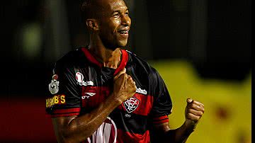 Imagem Vitória goleia o Mixto e avança na Copa do Brasil