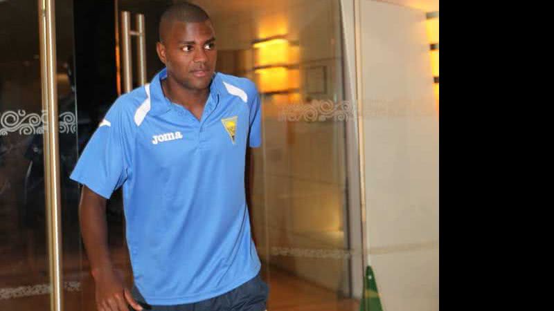 Imagem Vitória confirma contração de Elizeu